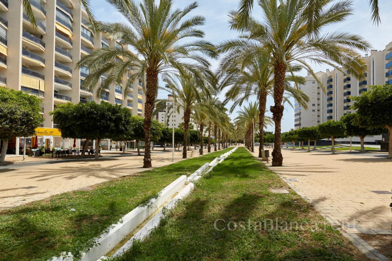 Luxurious, Newly-Renovated Large 2-Bedroom Condo By The Beach Benidorm Dış mekan fotoğraf