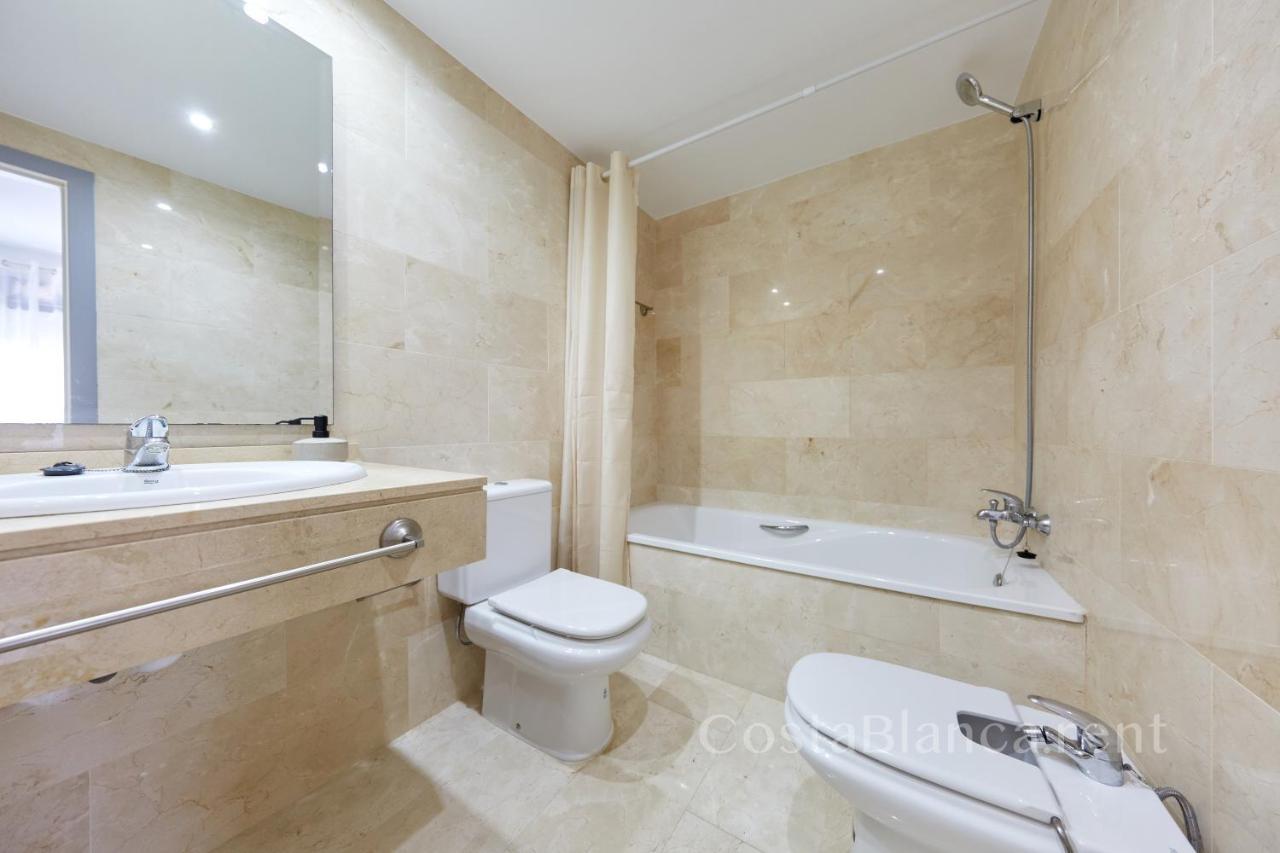 Luxurious, Newly-Renovated Large 2-Bedroom Condo By The Beach Benidorm Dış mekan fotoğraf