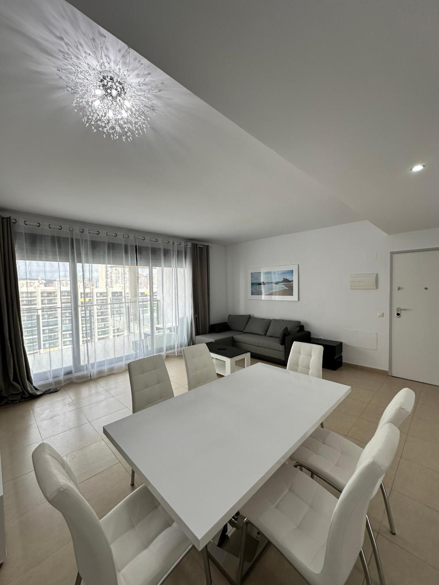 Luxurious, Newly-Renovated Large 2-Bedroom Condo By The Beach Benidorm Dış mekan fotoğraf