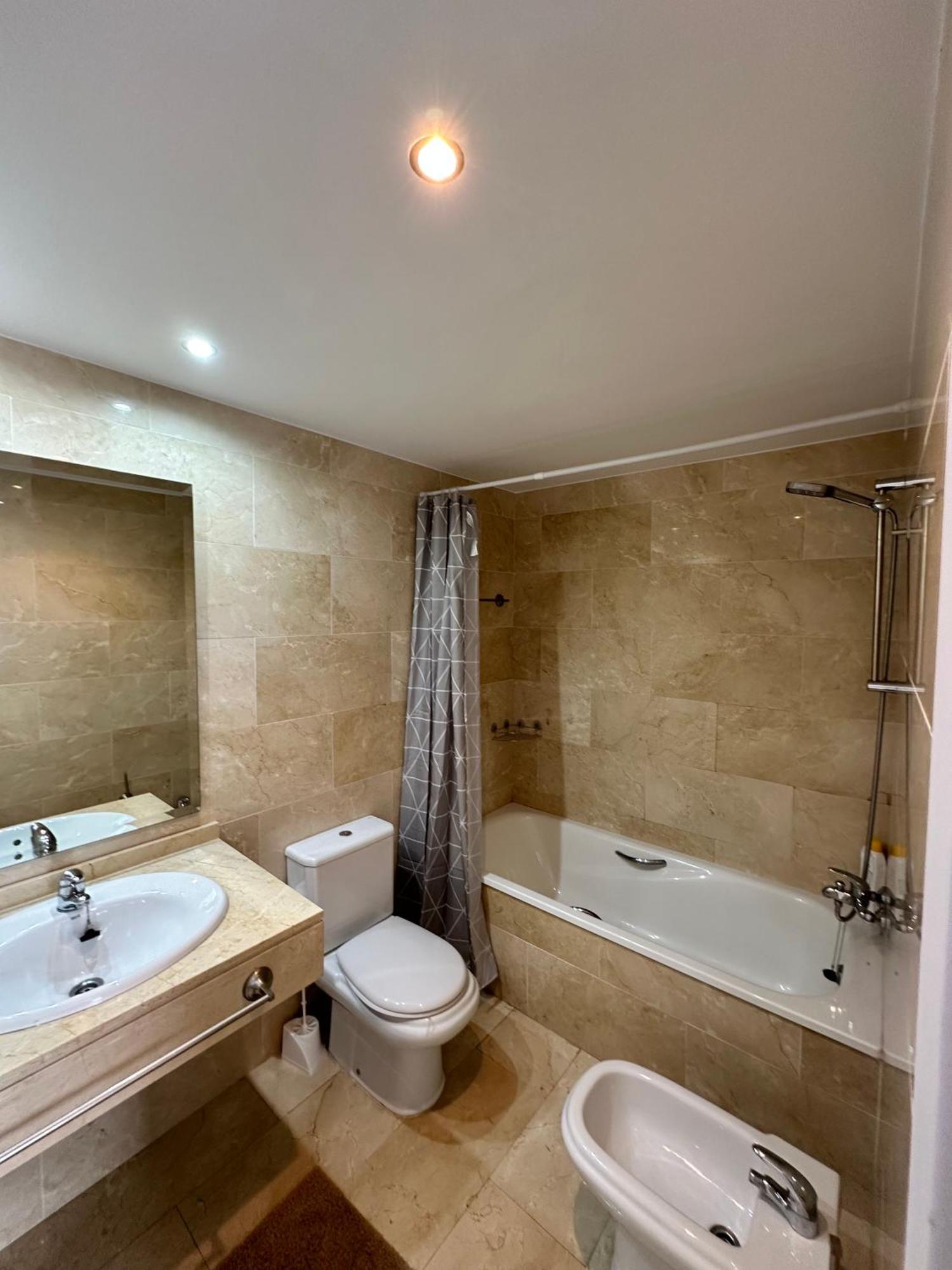 Luxurious, Newly-Renovated Large 2-Bedroom Condo By The Beach Benidorm Dış mekan fotoğraf