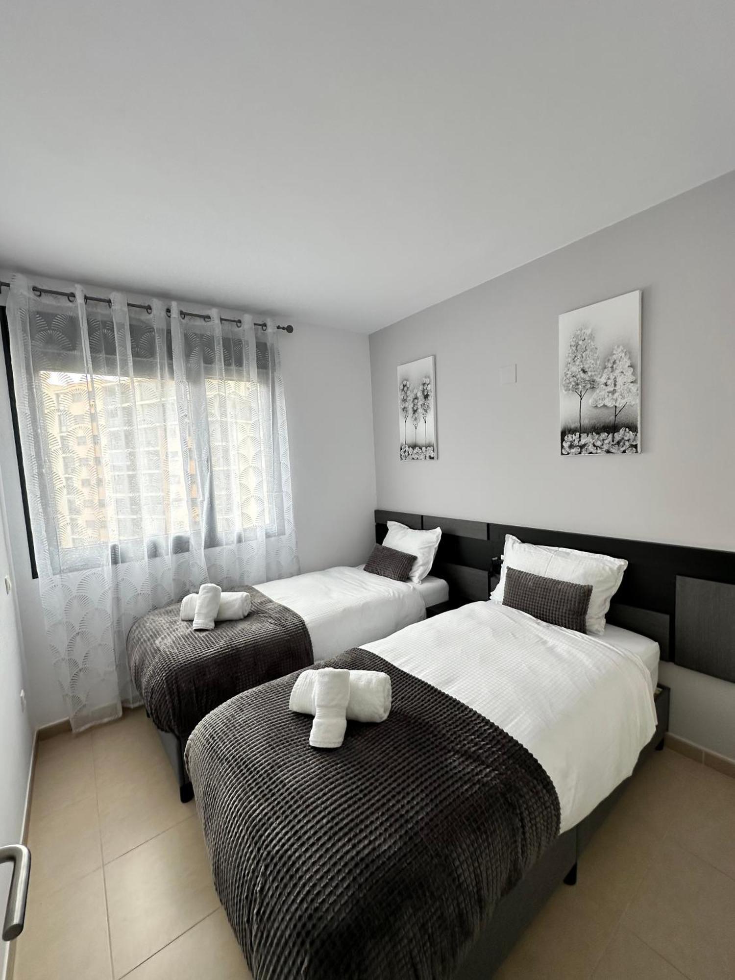 Luxurious, Newly-Renovated Large 2-Bedroom Condo By The Beach Benidorm Dış mekan fotoğraf