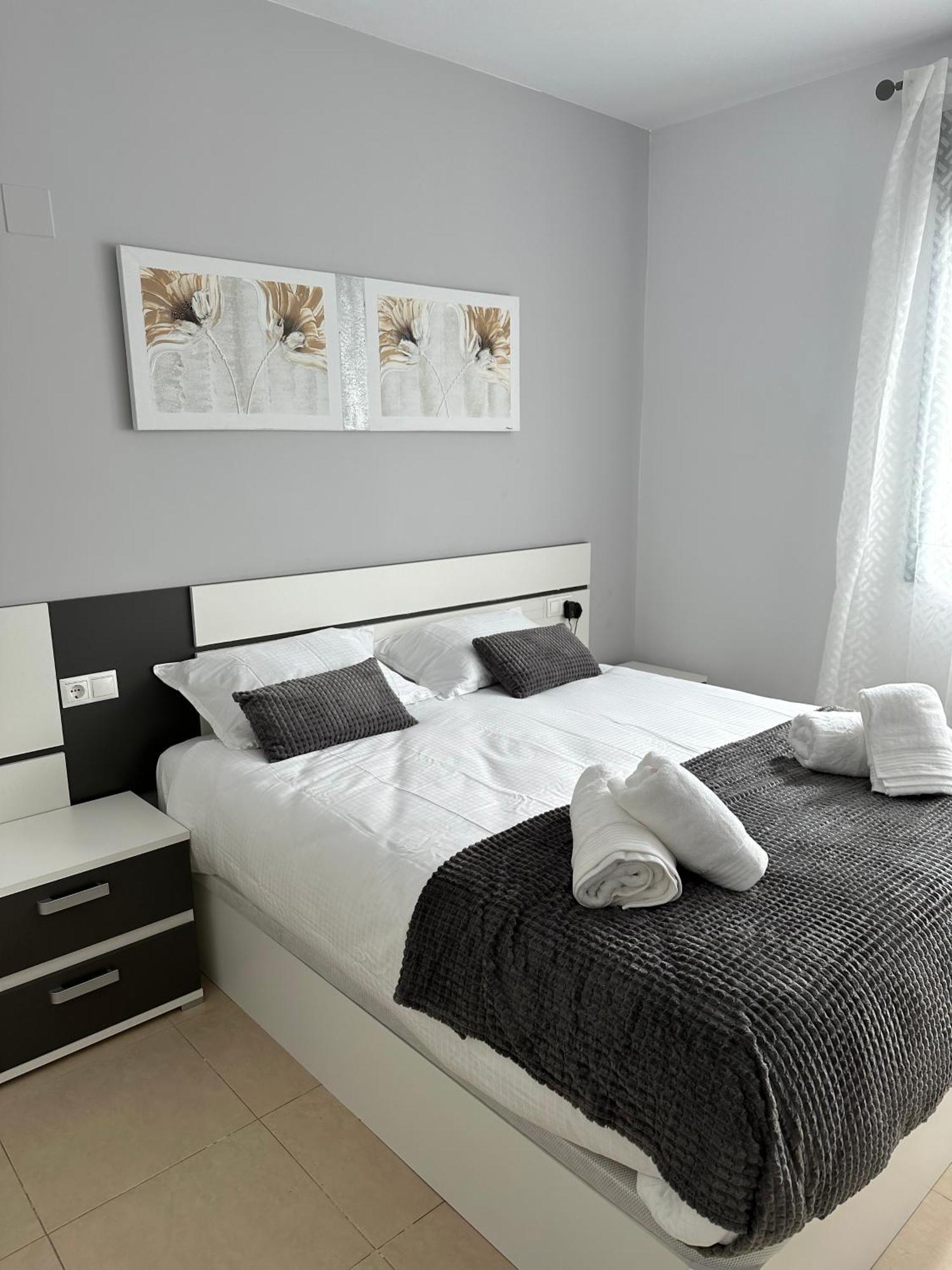 Luxurious, Newly-Renovated Large 2-Bedroom Condo By The Beach Benidorm Dış mekan fotoğraf