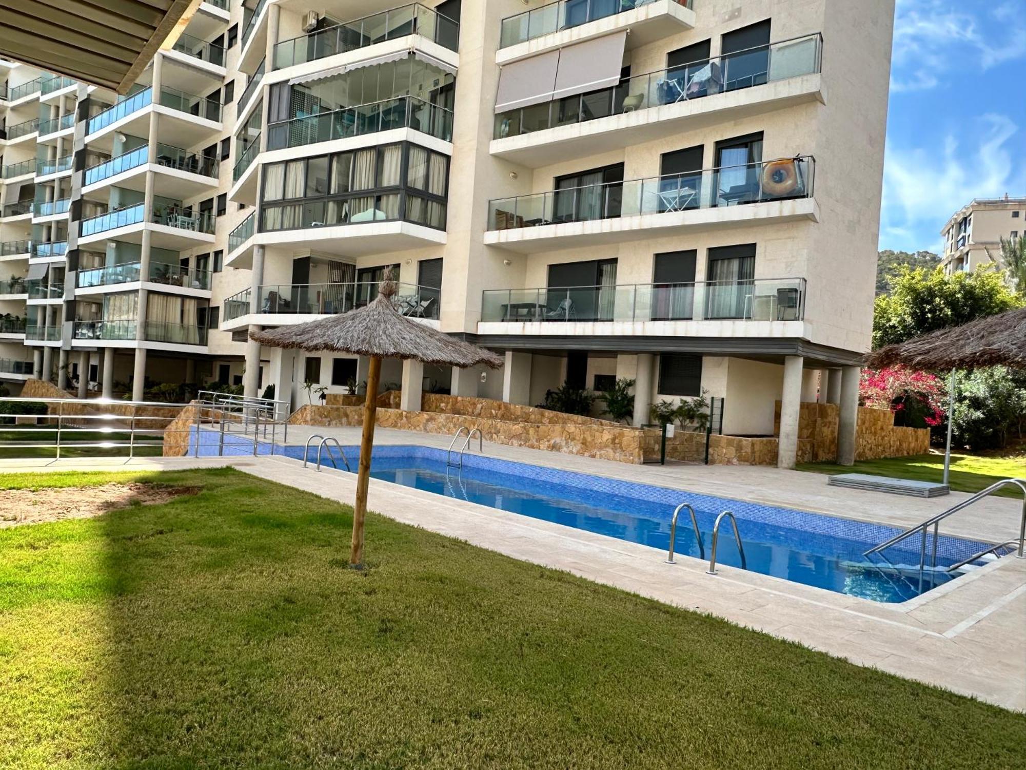 Luxurious, Newly-Renovated Large 2-Bedroom Condo By The Beach Benidorm Dış mekan fotoğraf